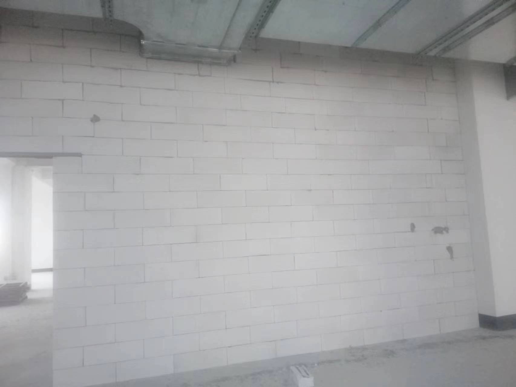 加气砖隔墙施工与墙体拼接